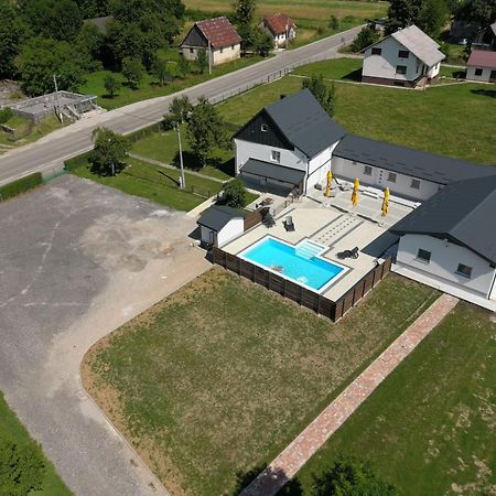 Apartmani Albatros Perusic Buitenkant foto