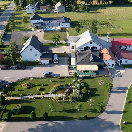 Apartmani Albatros Perusic Buitenkant foto