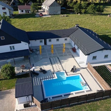 Apartmani Albatros Perusic Buitenkant foto