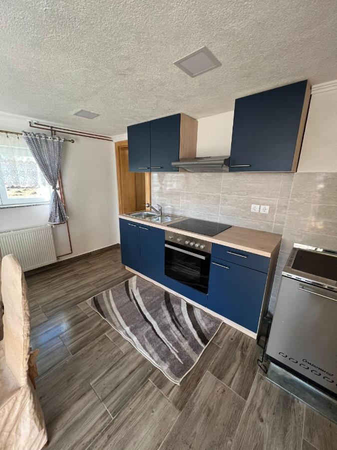 Apartmani Albatros Perusic Buitenkant foto