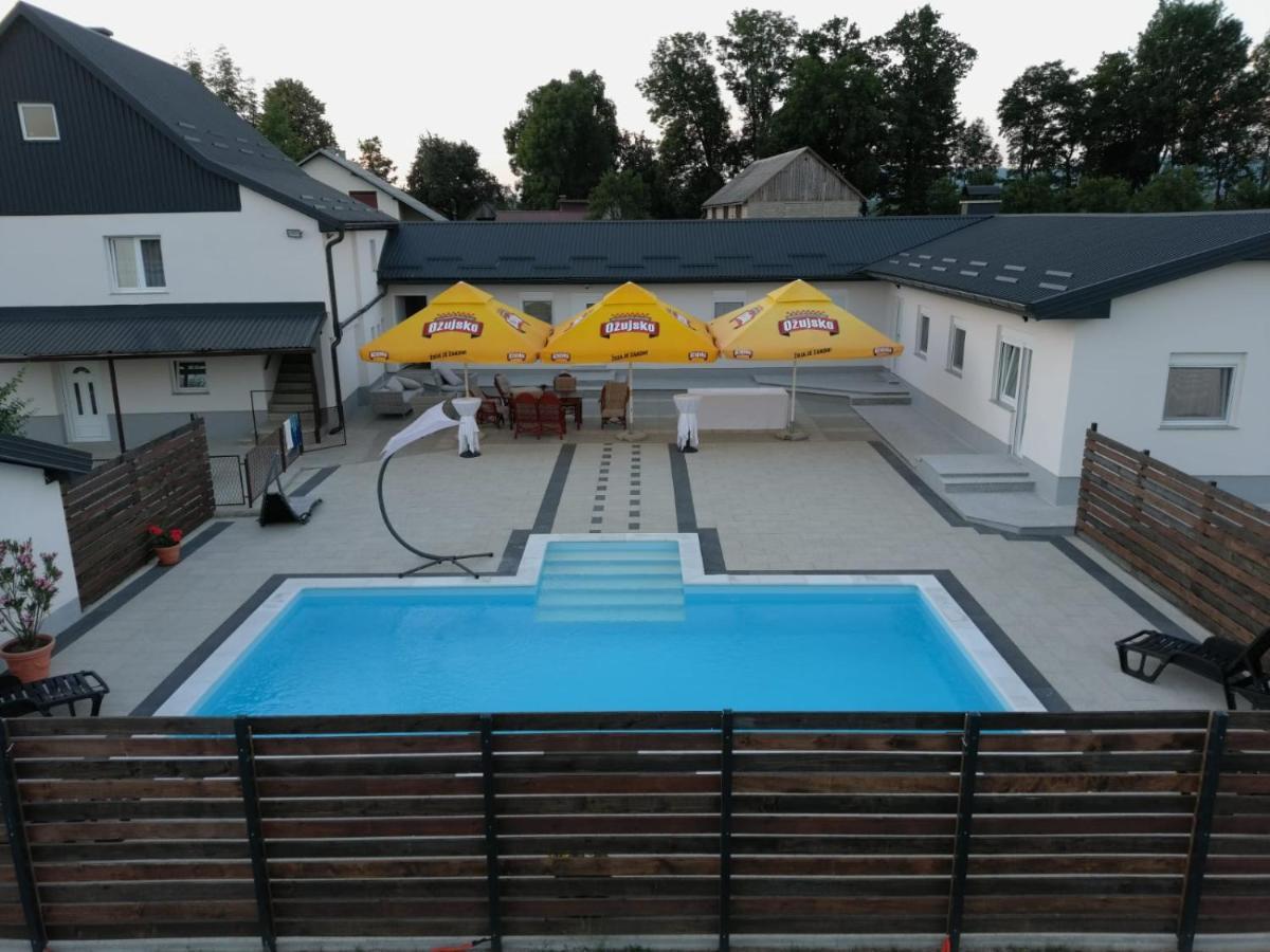 Apartmani Albatros Perusic Buitenkant foto