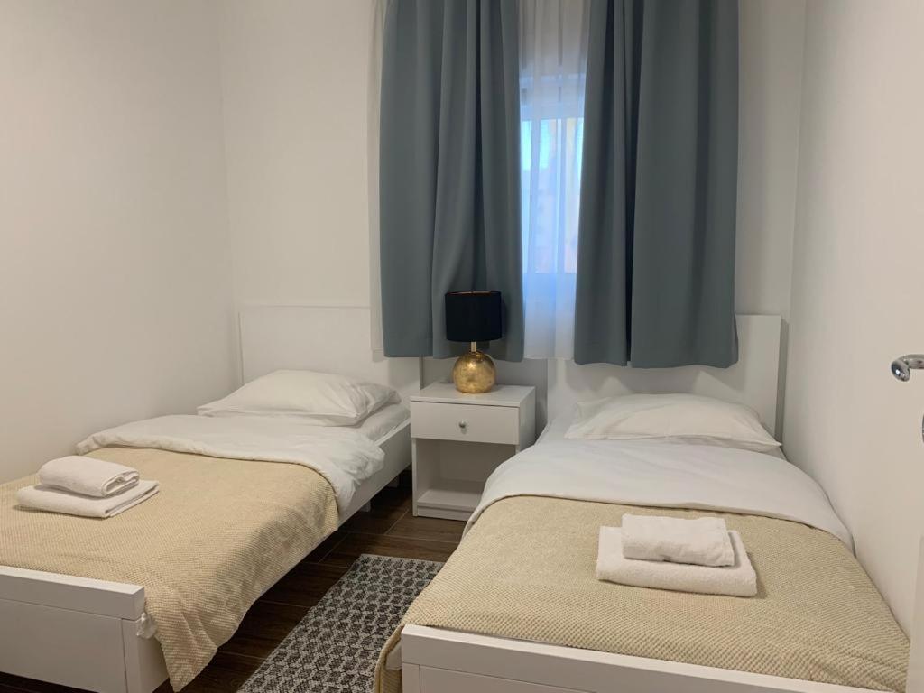Apartmani Albatros Perusic Buitenkant foto