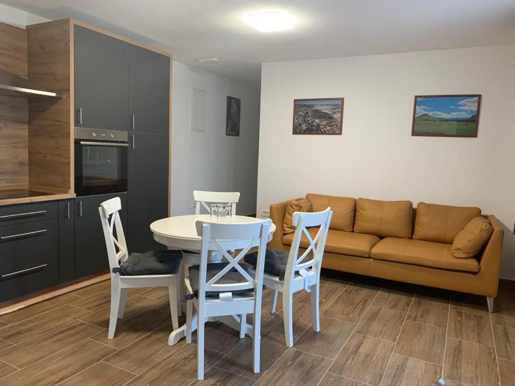 Apartmani Albatros Perusic Buitenkant foto