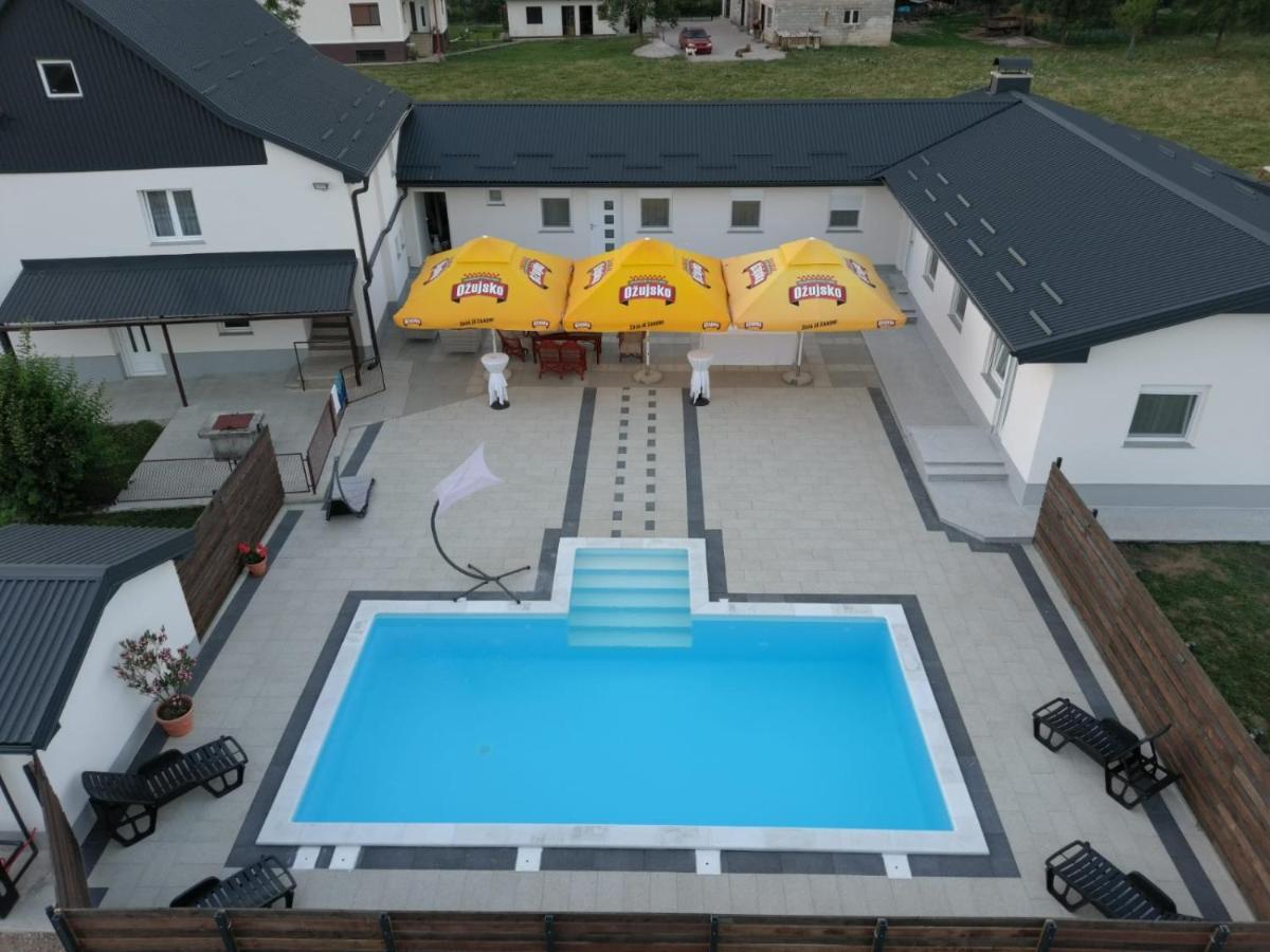 Apartmani Albatros Perusic Buitenkant foto