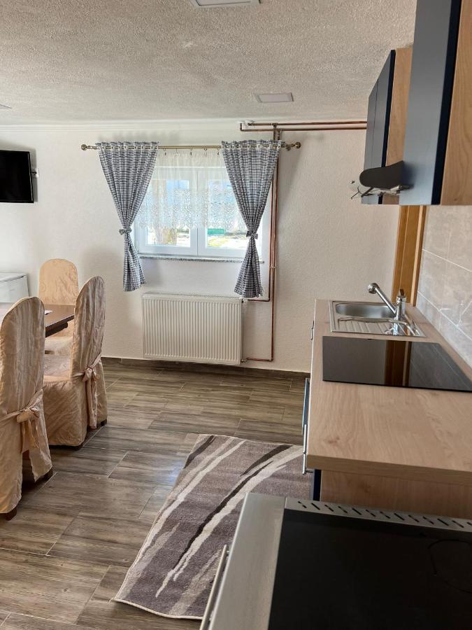 Apartmani Albatros Perusic Buitenkant foto