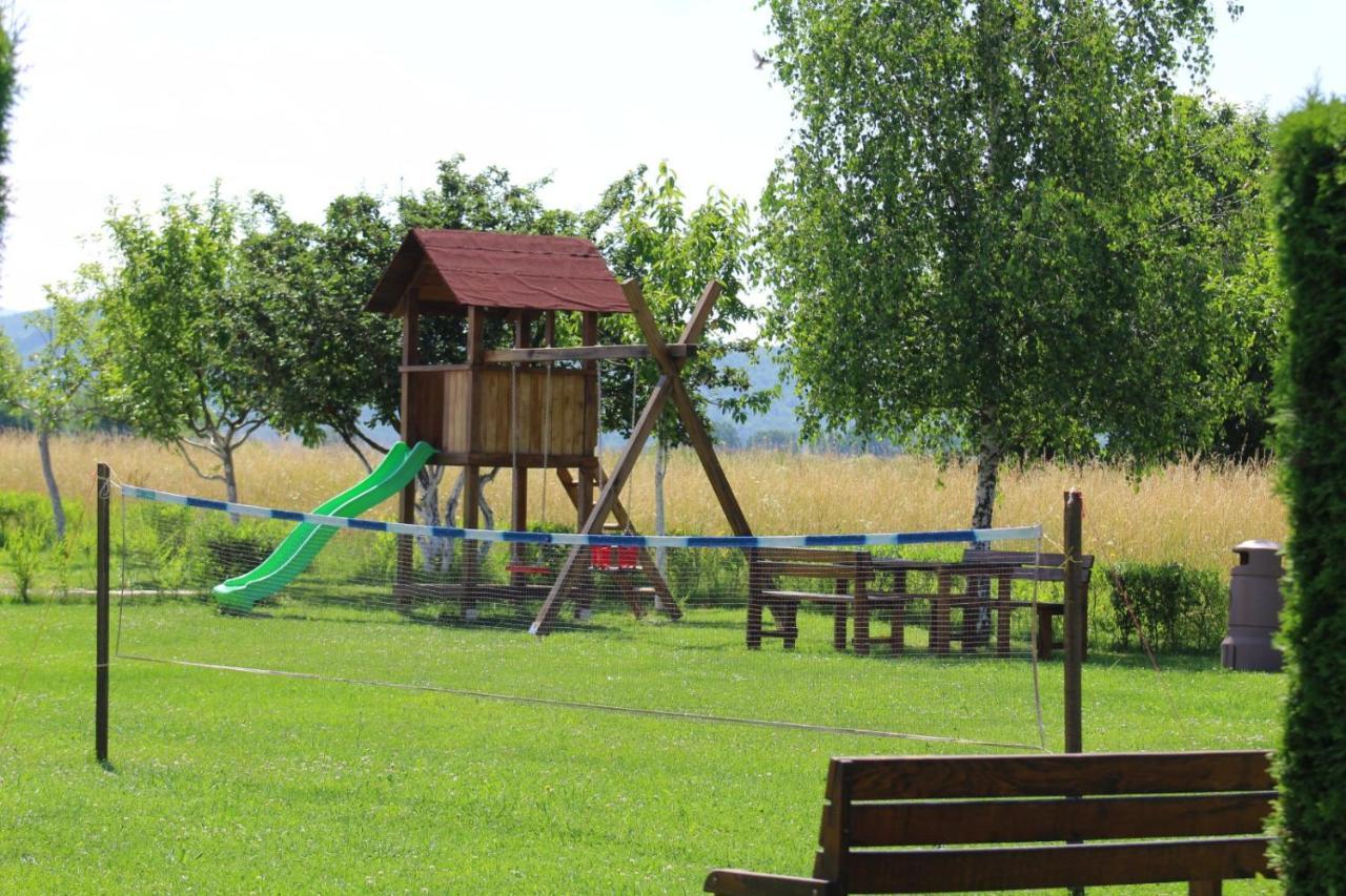 Apartmani Albatros Perusic Buitenkant foto