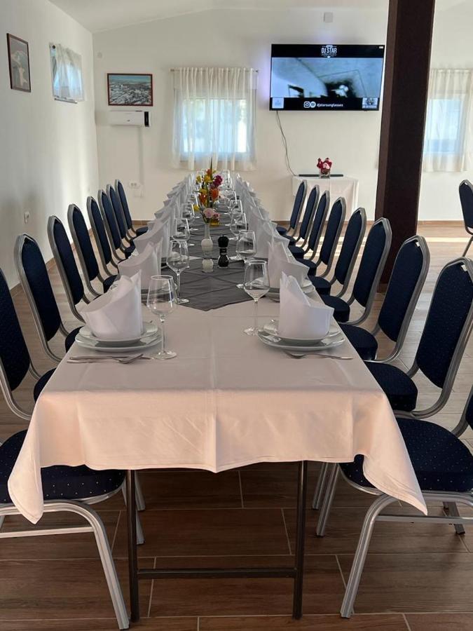 Apartmani Albatros Perusic Buitenkant foto