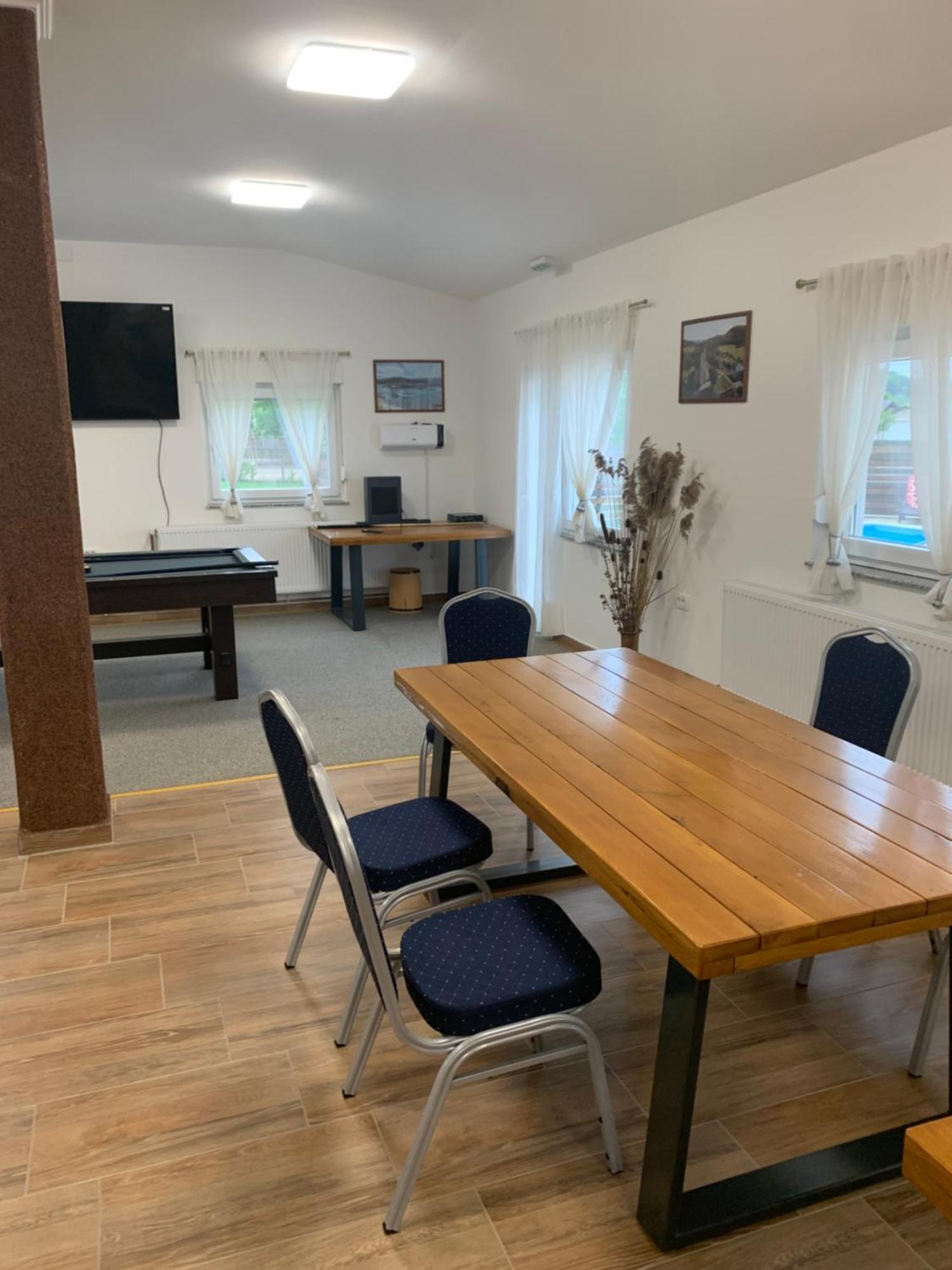 Apartmani Albatros Perusic Buitenkant foto